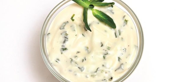 Яичная лапша с древесными грибами и китайской капустой