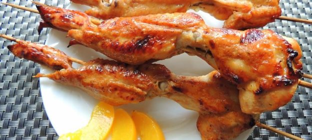 Крылышки гриль в персиковом маринаде