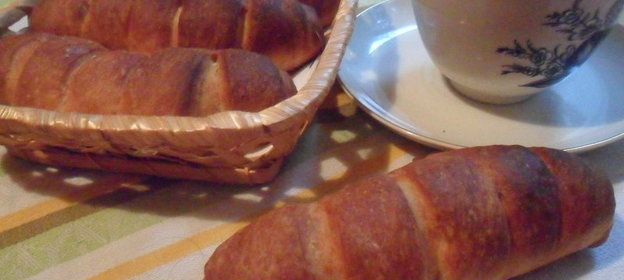 Пицца с курицей и крабовыми палочками на слоеном тесте