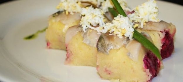 Сельдь под шубой (в виде роллов)