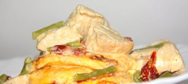 Индейка со стучковой фасолью и вялеными томатами с гарниром из тыквенных оладьев