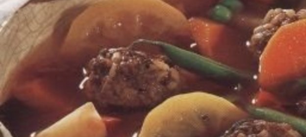 Уха стерляжья с расстегаем