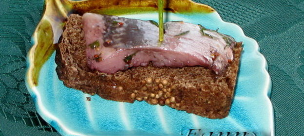 Селедка в винно-горчичном маринаде