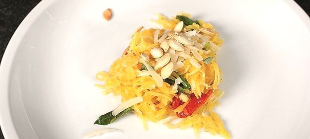 Спагетти-сквош с вялеными помидорами