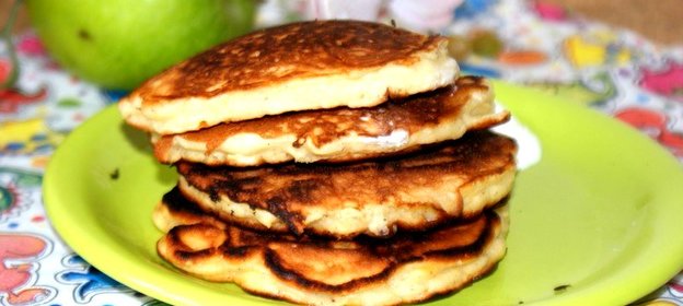 Оладьи с яблоком