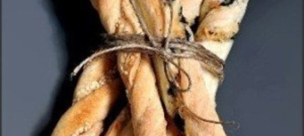 Хлебные палочки в двух вариациях