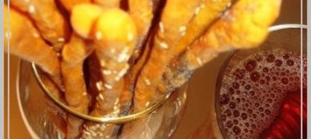 Хлебные палочки с паприкой