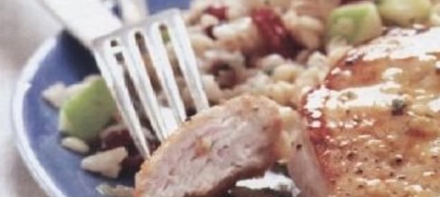 Макароны с ветчиной, сардельками в томате