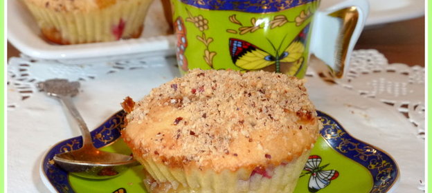 Маффины с камамбером и клюквой