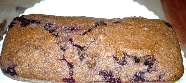 Кекс с отрубями и черной смородиной