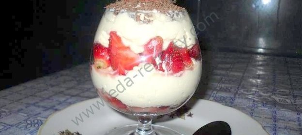 Творожный десерт с ягодами и фруктами