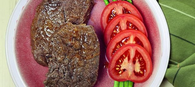 Тушенные в луке стейки