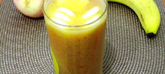 Персиковый смузи с добавлением банана