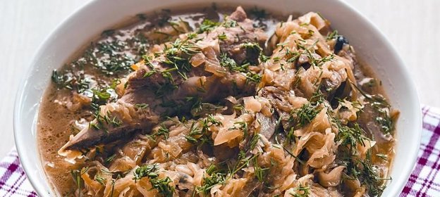 Щи из кислой капусты с ребрышками