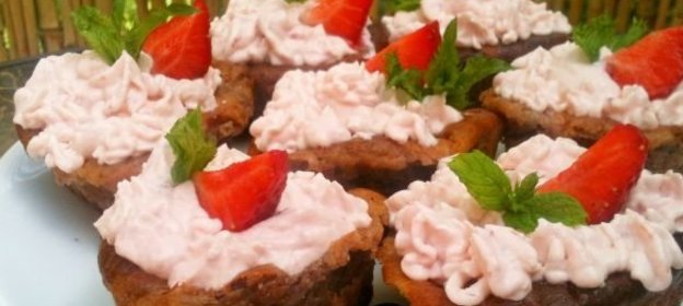 Творожно-клубничные кексы