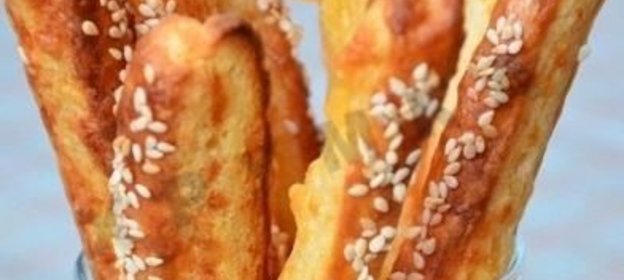 Сырные палочки с кунжутом