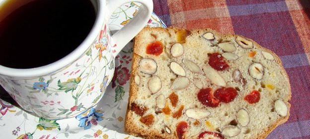 Кекс с орехами у сухофруктами