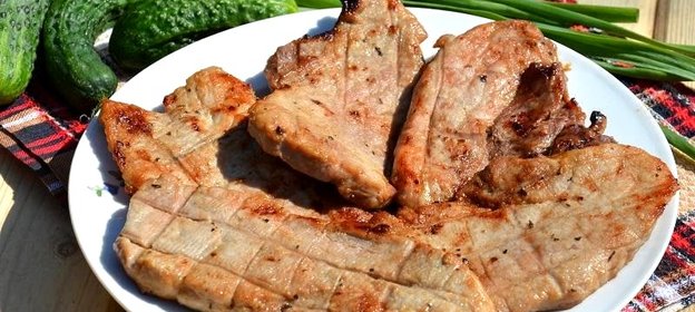 Свиные стейки на мангале
