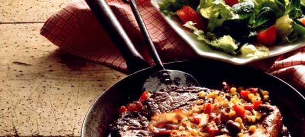 Стейк говяжий с розмарином и пюре из белой фасоли