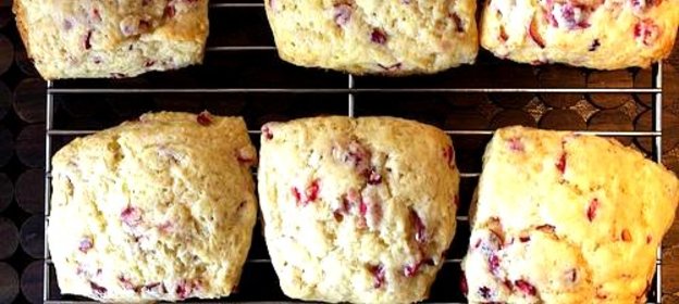 Булочки с клюквой и лимоном