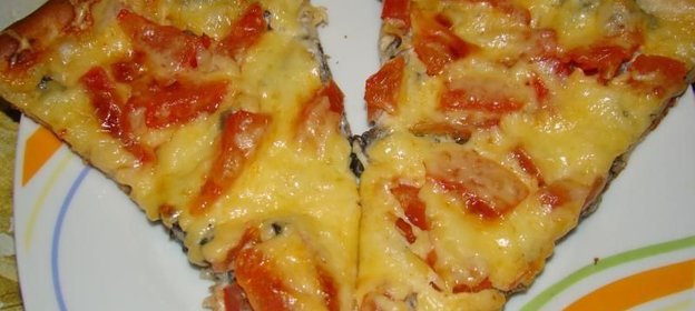 Пицца с колбасой