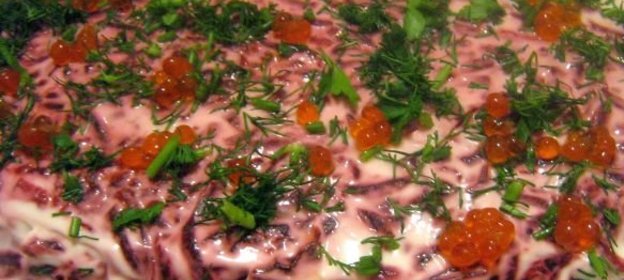 Селедка под шубой с семгой и красной икрой