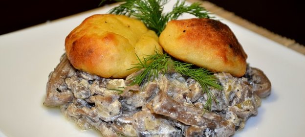 Грибное рагу с картофельными лепешками