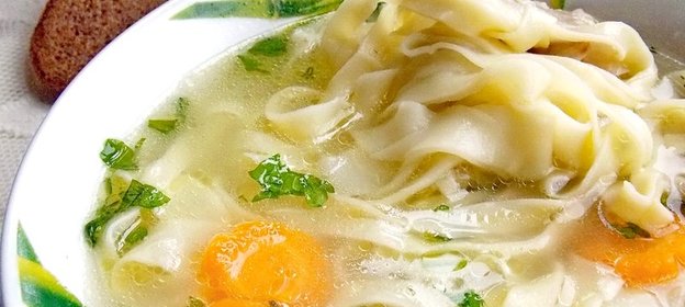 Лапша на курином бульоне