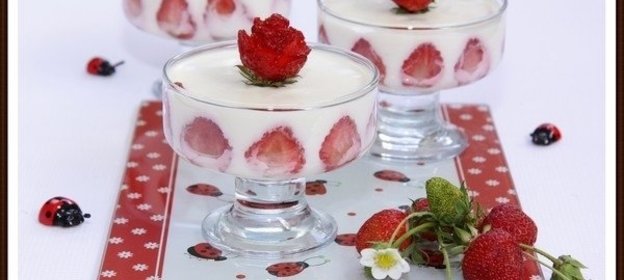 Творожное желе с клубникой