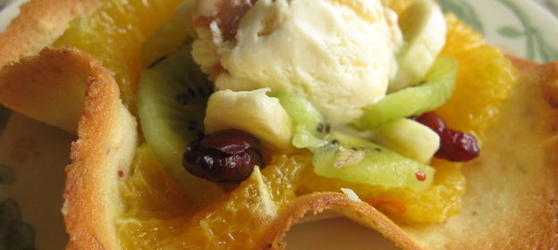 Свежие Фрукты в Хрустящих Корзиночках