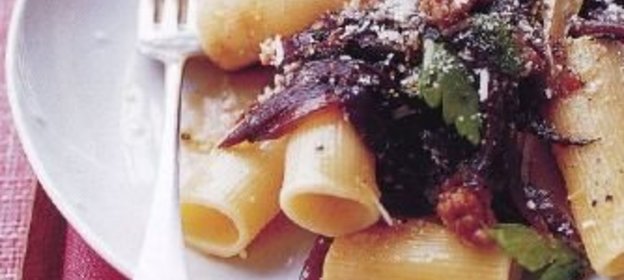 Репа, тушенная с медом и орехами