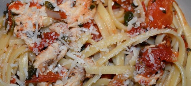 Паста баветте со шпинатом и индейкой по‑итальянски