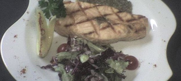 Стейк из сёмги с ананасовой сальсой