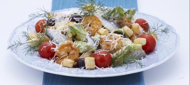 Салат Цезарь с креветками