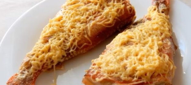 Морской окунь, фаршированный грибами, в фольге