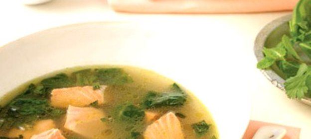 Лосось в зеленом бульоне с карри