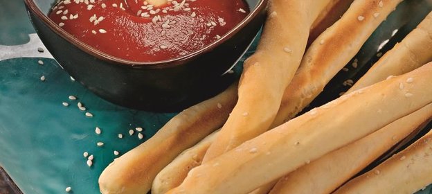 Хлебные палочки с паприкой и кунжутом