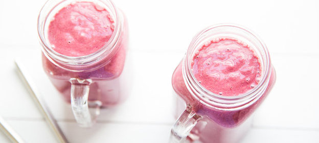Смузи с малиной и свеклой