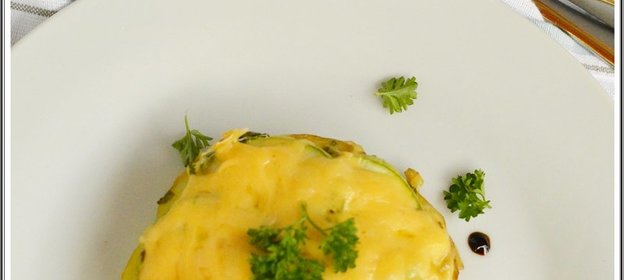 Запеканка из молодого картофеля с кабачком и сыром