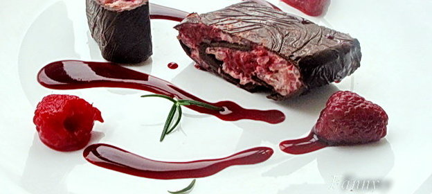 Шоколадный ролл с малиновым ризотто и малиновым соусом.(Игра-соревнование)