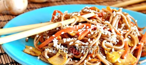 Гречневая лапша с овощами