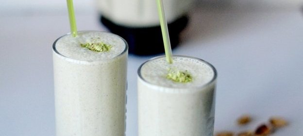 Йогуртовый смузи с фисташками