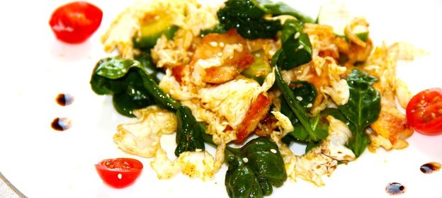 Теплый салат с курицей