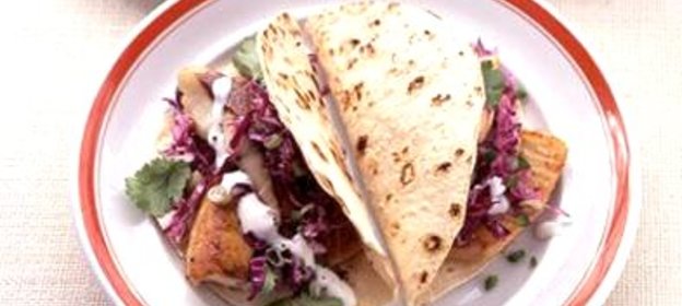 Лепешки с рыбой и красной капустой