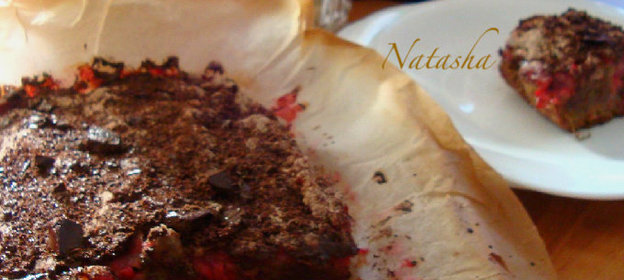 Кекс пшённый с красной смородиной и горьким шоколадом