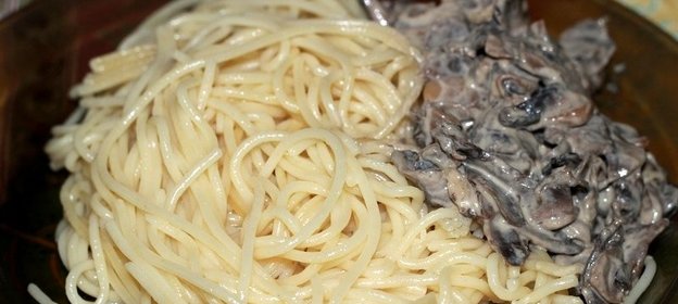 Спагетти со сливками и грибами