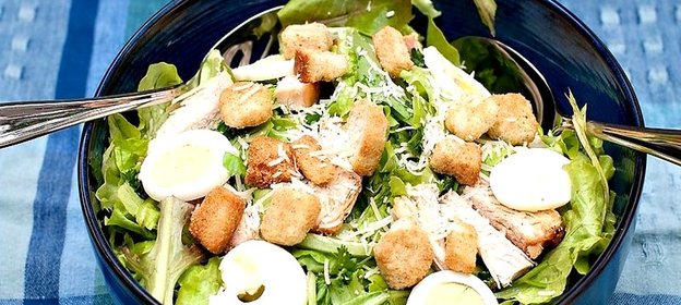 Салат Цезарь классический