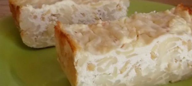 Запеканка творожная с макаронами и яблоками