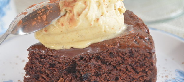 Шоколадный кекс в мультиварке с банановым мороженым