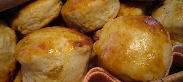 Скоунз - английские булочки с изюмом